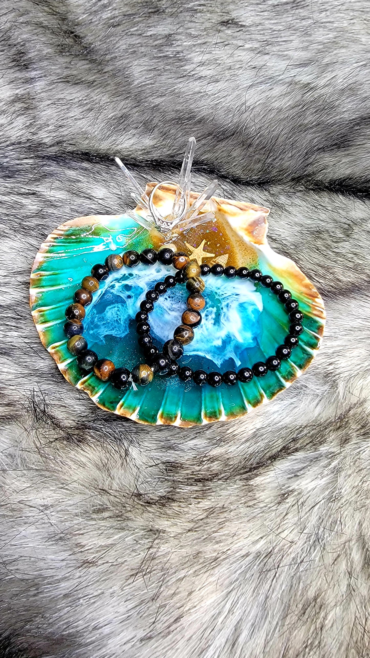 Sea shell ocean jewelry dish w/natural Lamarian quartz crystals